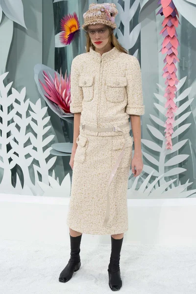 Look 19